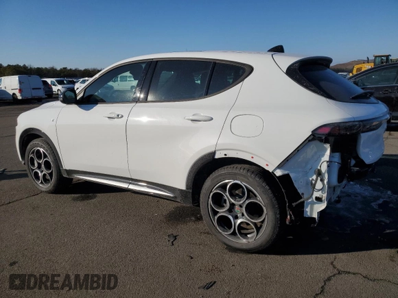 2024 Alfa Romeo Tonale Ti z VIN ZASPATCW4R3083736, wystawiony jako Copart lot #42008895 z przebiegiem 1 976 mil mil oraz Szkoda całkowita • Salvage title. Historia ofert i sprzedaży dostępna na DreamBid. Obrazek 2.