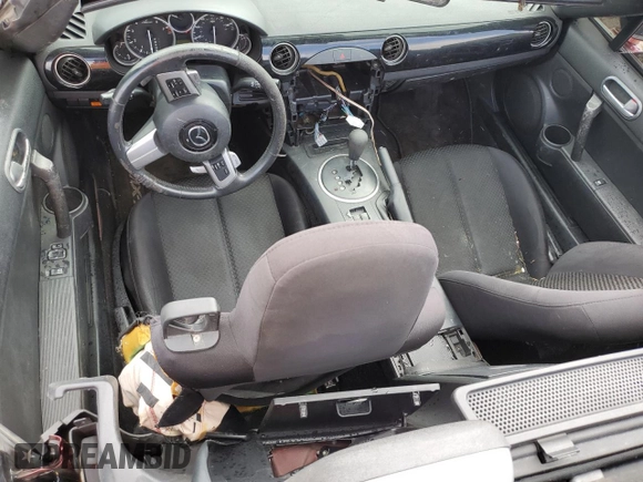 2006 Mazda MX-5 Miata Touring z VIN JM1NC25F260121773, wystawiony jako Copart lot #55887175 z przebiegiem Nie podano mil oraz Szkoda całkowita • Salvage title. Historia ofert i sprzedaży dostępna na DreamBid. Obrazek 8.
