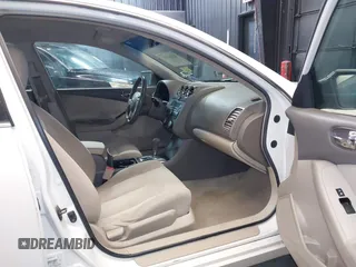2010 Nissan Altima 2.5 S with VIN 1N4AL2AP8AN533209, listed as a IAAI auction lot 42162097 with 123,656 mi miles. Bid and sale history available at carsss.com. Image 5.