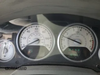 2010 Chrysler Town & Country Touring z VIN 2A4RR5D16AR415368, wystawiony jako Copart lot #55738015 z przebiegiem 127 871 mil mil oraz Szkoda całkowita • Salvage title. Historia ofert i sprzedaży dostępna na DreamBid. Obrazek 9.