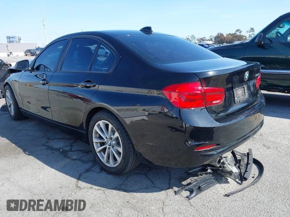 2017 BMW 3 Series 320i z VIN WBA8E1G52HNU15294, wystawiony jako IAAI lot #41980037 z przebiegiem 100 880 mil mil oraz . Historia ofert i sprzedaży dostępna na DreamBid. Obrazek 3.