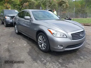 2013 Infiniti M37 with VIN JN1BY1AR5DM601409, listed as a IAAI auction lot 41956080 with 191,800 mi miles. Bid and sale history available at carsss.com. Image 1.