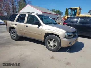 2007 Chevrolet TrailBlazer LS with VIN 1GNDT13S972247860, listed as a IAAI auction lot 42109210 with 259,362 mi miles. Bid and sale history available at carsss.com. Image 1.