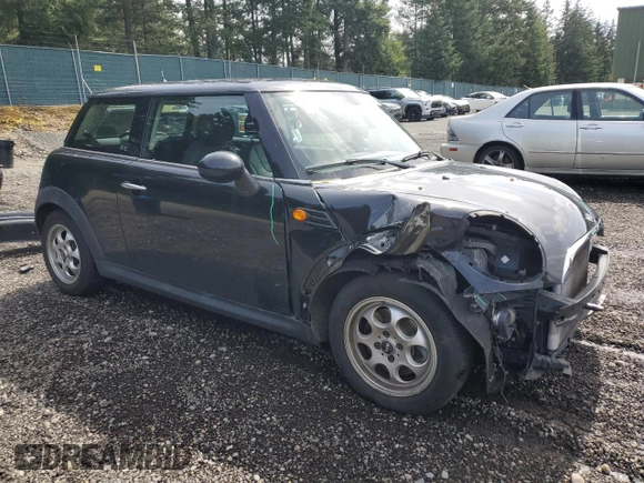 2013 MINI Hardtop with VIN WMWSU3C57DT689655, listed as a Copart auction lot 52161215 with 40,250 mi miles and Salvage Title. Bid and sale history available at DreamBid. Image 4.