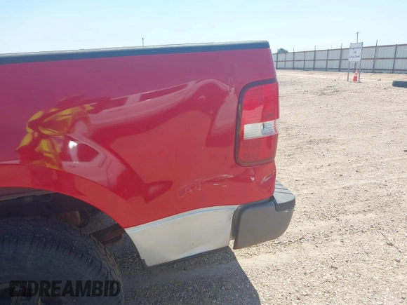 2006 Ford F-150 XL z VIN 1FTVX12546NB28124, wystawiony jako IAAI lot #42680259 z przebiegiem 175 641 mil mil oraz . Historia ofert i sprzedaży dostępna na DreamBid. Obrazek 6.