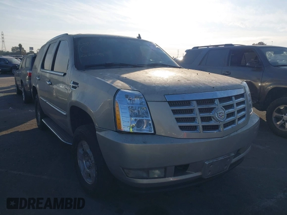 2008 Cadillac Escalade with VIN 1GYEC63848R186256, listed as a IAAI auction lot 41421198 with 1 mi miles. Bid and sale history available at carsss.com. Image 1.
