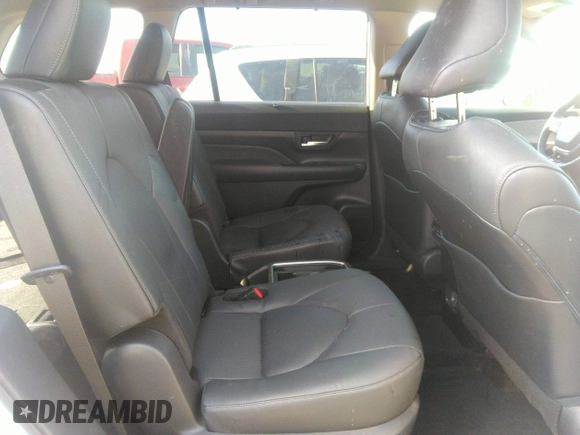 2024 Toyota Highlander XLE z VIN 5TDAAAA51RS004067, wystawiony jako IAAI lot #41421260 z przebiegiem 33 536 mil mil oraz . Historia ofert i sprzedaży dostępna na DreamBid. Obrazek 8.