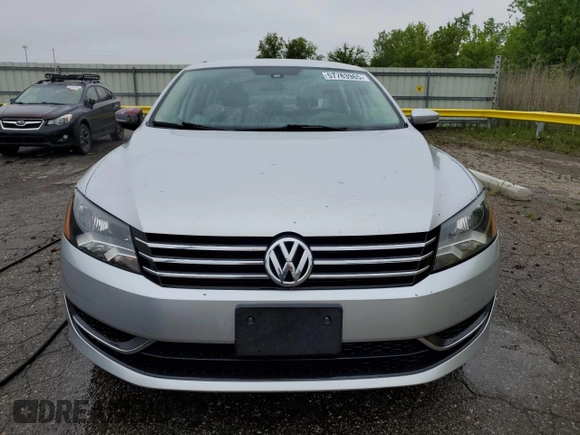 2014 Volkswagen Passat SE z VIN 1VWBT7A38EC074478, wystawiony jako Copart lot #57763965 z przebiegiem 99 860 mil mil oraz Czysty tytuł • Clean title. Historia ofert i sprzedaży dostępna na DreamBid. Obrazek 5.