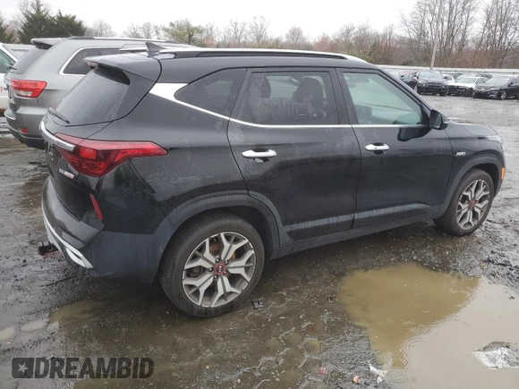 2021 Kia Seltos SX with VIN KNDETCA29M7217543, listed as a Copart auction lot 82009644 with 56,270 mi miles and Salvage Title. Bid and sale history available at carsss.com. Image 3.