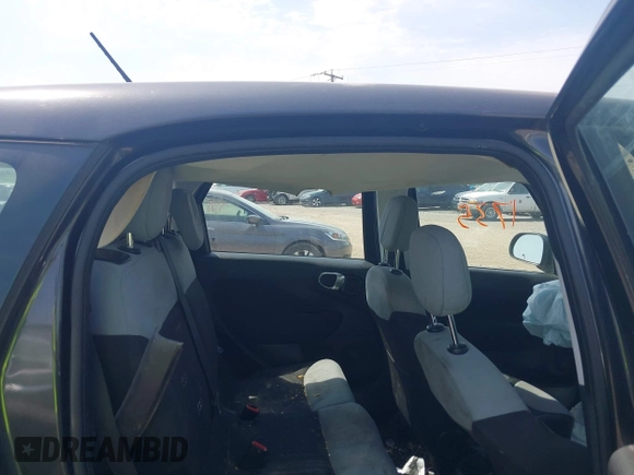 2014 FIAT 500L Pop with VIN ZFBCFAAHXEZ016833, listed as a IAAI auction lot 42161735 with 137,580 mi miles and . Bid and sale history available at DreamBid. Image 8.