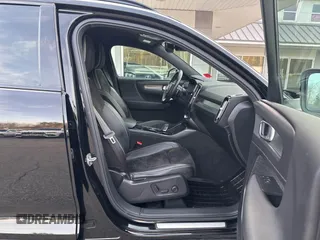 2019 Volvo XC40 R-Design z VIN YV4162UM7K2078081, wystawiony jako IAAI lot #41808014 z przebiegiem 204 223 mil mil oraz . Historia ofert i sprzedaży dostępna na DreamBid. Obrazek 5.