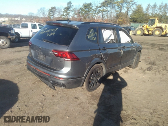 2022 Volkswagen Tiguan S with VIN 3VV0B7AX8NM171048, listed as a IAAI auction lot 38320755 with 999,999 mi miles. Bid and sale history available at carsss.com. Image 4.