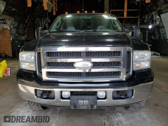 2005 Ford F-350 XL z VIN 1FTWW31P05EC99103, wystawiony jako Copart lot #61751405 z przebiegiem 111 475 mil mil oraz Czysty tytuł • Clean title. Historia ofert i sprzedaży dostępna na DreamBid. Obrazek 5.