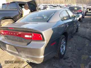 2011 Dodge Charger SE z VIN 2B3CL3CG5BH567626, wystawiony jako IAAI lot #41776553 z przebiegiem 132 670 mil mil oraz . Historia ofert i sprzedaży dostępna na DreamBid. Obrazek 4.