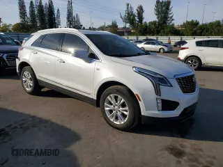 2022 Cadillac XT5 FWD Luxury z VIN 1GYKNAR49NZ118633, wystawiony jako Copart lot #43274175 z przebiegiem 46 946 mil mil oraz Szkoda całkowita • Salvage title. Historia ofert i sprzedaży dostępna na DreamBid. Obrazek 4.