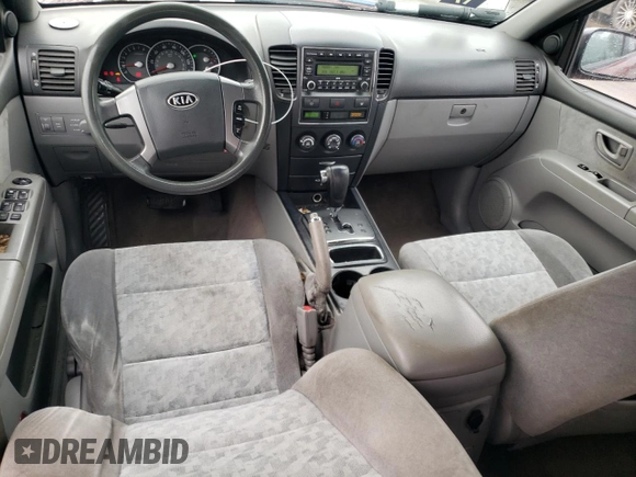 2008 Kia Sorento LX z VIN KNDJC735185839293, wystawiony jako Copart lot #45384805 z przebiegiem 187 080 mil mil oraz Szkoda całkowita • Salvage title. Historia ofert i sprzedaży dostępna na DreamBid. Obrazek 8.
