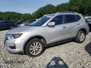 2017 Nissan Rogue SV z VIN KNMAT2MV7HP552465, wystawiony jako Copart lot #62162165 z przebiegiem 124 217 mil mil oraz Czysty tytuł • Clean title. Historia ofert i sprzedaży dostępna na DreamBid. Obrazek 1.