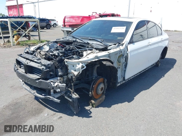 2015 BMW 5 Series 535i z VIN WBA5B1C51FD920568, wystawiony jako IAAI lot #42182520 z przebiegiem Nie podano mil oraz . Historia ofert i sprzedaży dostępna na DreamBid. Obrazek 18.