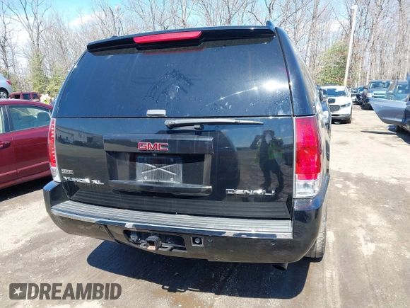 2011 GMC Yukon XL Denali with VIN 1GKS2MEF9BR175678, listed as a IAAI auction lot 41878478 with 226,715 mi miles. Bid and sale history available at carsss.com. Image 16.