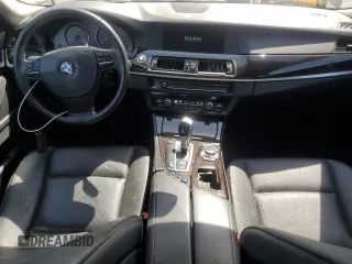 2011 BMW 5 Series 550i z VIN WBAFR9C5XBC618310, wystawiony jako Copart lot #49427835 z przebiegiem 84 936 mil mil oraz Szkoda całkowita • Salvage title. Historia ofert i sprzedaży dostępna na DreamBid. Obrazek 8.