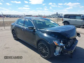 2014 Volkswagen Passat SE z VIN 1VWBN7A35EC090955, wystawiony jako IAAI lot #42038328 z przebiegiem 95 934 mil mil oraz . Historia ofert i sprzedaży dostępna na DreamBid. Obrazek 1.