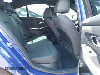 2020 BMW 3 Series 330i с VIN 3MW5R1J07L8B39937, выставлен на аукционе IAAI как лот 42407215 с пробегом 54 611 миль миль и . История ставок и продаж доступна на DreamBid. Изображение 8.