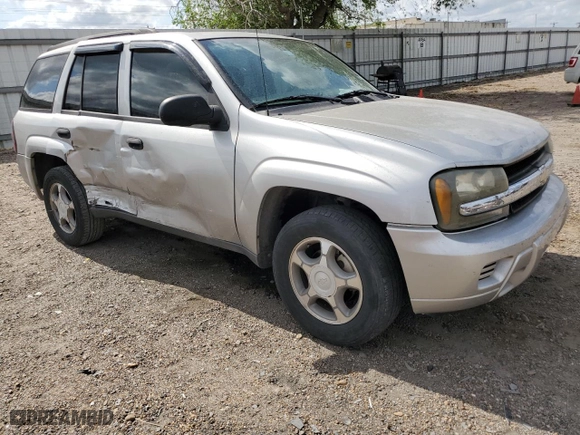 2008 Chevrolet TrailBlazer LT w/1LT with VIN 1GNDS13S282225316, listed as a Copart auction lot 78546984 with 127,740 mi miles and Salvage Title. Bid and sale history available at carsss.com. Image 4.