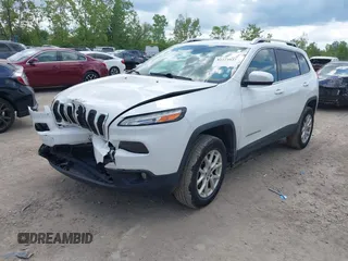2015 Jeep Cherokee Latitude z VIN 1C4PJMCS3FW557734, wystawiony jako IAAI lot #42273937 z przebiegiem 168 828 mil mil oraz . Historia ofert i sprzedaży dostępna na DreamBid. Obrazek 17.