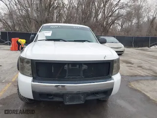 2007 Chevrolet Silverado 1500 LT w/1LT with VIN 3GCEK13397G532557, listed as a IAAI auction lot 41500202 with 216,911 mi miles. Bid and sale history available at carsss.com. Image 12.