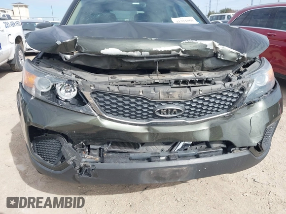 2013 Kia Sorento LX with VIN 5XYKT4A27DG317779, listed as a IAAI auction lot 41321068 with 155,648 mi miles. Bid and sale history available at carsss.com. Image 6.
