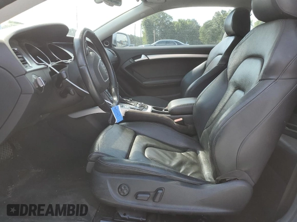 2012 Audi A5 Premium Plus z VIN WAULFAFR2CA042043, wystawiony jako Copart lot #55619675 z przebiegiem 182 487 mil mil oraz Szkoda całkowita • Salvage title. Historia ofert i sprzedaży dostępna na DreamBid. Obrazek 7.