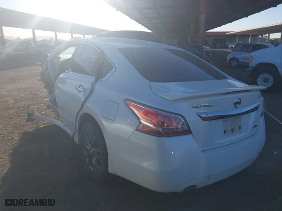2015 Nissan Altima 2.5 with VIN 1N4AL3AP2FN917886, listed as a IAAI auction lot 41722769 with 122,430 mi miles. Bid and sale history available at carsss.com. Image 3.