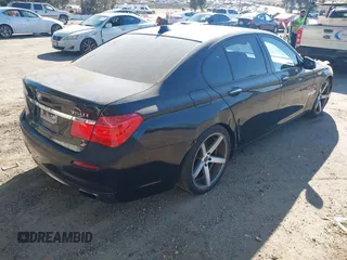 2012 BMW 7 Series 750i z VIN WBAKA8C52CDX01483, wystawiony jako IAAI lot #42626956 z przebiegiem 168 729 mil mil oraz . Historia ofert i sprzedaży dostępna na DreamBid. Obrazek 4.