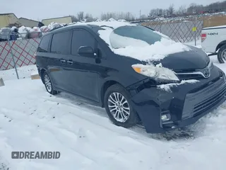 2019 Toyota Sienna XLE Auto Access Seat with VIN 5TDYZ3DC5KS967976, listed as a IAAI auction lot 41623525 with 83,527 mi miles. Bid and sale history available at carsss.com. Image 1.