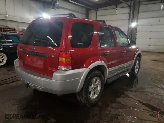 2007 Ford Escape XLT with VIN 1FMCU93197KA92035, listed as a Copart auction lot 47050015 with 246,808 mi miles and Salvage Title. Bid and sale history available at carsss.com. Image 3.