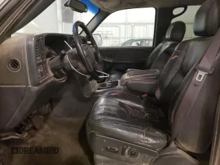 2003 Chevrolet Silverado 1500HD LT z VIN 1GCGK13U93F134049, wystawiony jako Copart lot #77205124 z przebiegiem 260 001 mil mil oraz Szkoda całkowita • Salvage title. Historia ofert i sprzedaży dostępna na DreamBid. Obrazek 7.