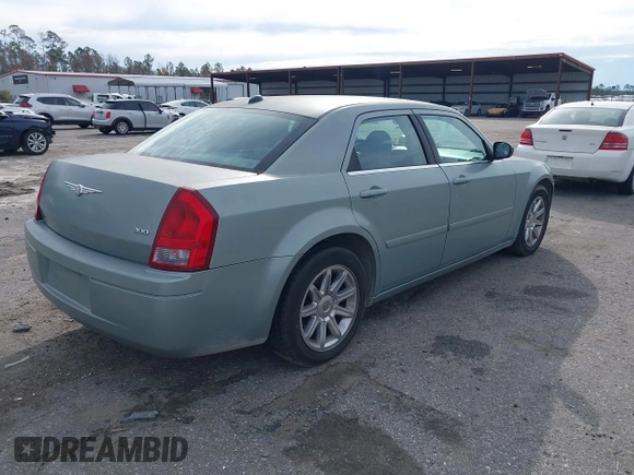 2005 Chrysler 300 with VIN 2C3AA43R85H559953, listed as a IAAI auction lot 41326006 with 190,288 mi miles. Bid and sale history available at carsss.com. Image 4.