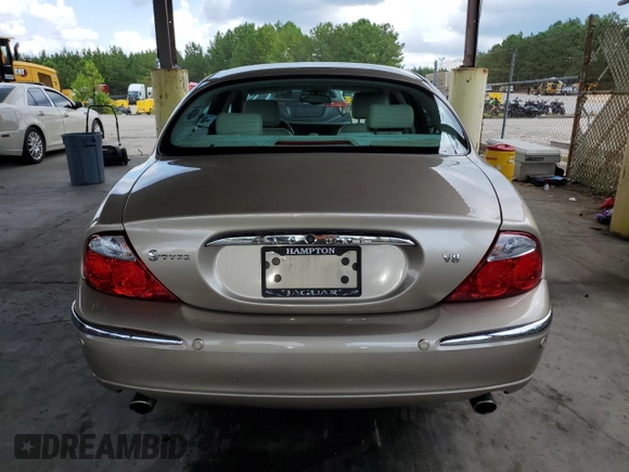 2003 Jaguar S-Type z VIN SAJEA01U53HM58399, wystawiony jako Copart lot #62006044 z przebiegiem 86 841 mil mil oraz Szkoda całkowita • Salvage title. Historia ofert i sprzedaży dostępna na DreamBid. Obrazek 6.