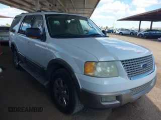 2003 Ford Expedition Eddie Bauer z VIN 1FMPU17L83LC21028, wystawiony jako IAAI lot #42393882 z przebiegiem 234 568 mil mil oraz . Historia ofert i sprzedaży dostępna na DreamBid. Obrazek 1.