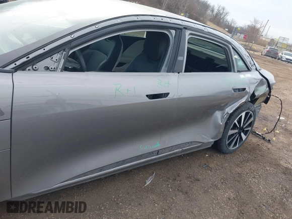 2023 Lucid Air Touring z VIN 50EA1TEAXPA004884, wystawiony jako IAAI lot #41465547 z przebiegiem 18 051 mil mil oraz . Historia ofert i sprzedaży dostępna na DreamBid. Obrazek 21.