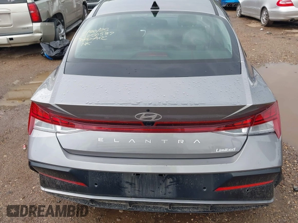2024 Hyundai Elantra Limited z VIN KMHLP4DG5RU818266, wystawiony jako IAAI lot #42510388 z przebiegiem 21 888 mil mil oraz . Historia ofert i sprzedaży dostępna na DreamBid. Obrazek 16.
