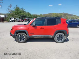 2016 Jeep Renegade Trailhawk z VIN ZACCJBCT1GPC81886, wystawiony jako IAAI lot #42102154 z przebiegiem 98 313 mil mil oraz . Historia ofert i sprzedaży dostępna na DreamBid. Obrazek 14.