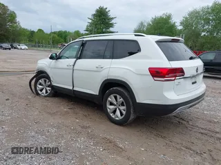 2019 Volkswagen Atlas SE with VIN 1V2WR2CA2KC545696, listed as a IAAI auction lot 42076774 with 138,564 mi miles and . Bid and sale history available at DreamBid. Image 3.