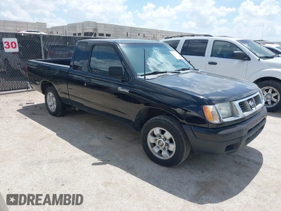 2000 Nissan Frontier XE z VIN 1N6DD26S7YC359637, wystawiony jako IAAI lot #42752725 z przebiegiem 340 199 mil mil oraz . Historia ofert i sprzedaży dostępna na DreamBid. Obrazek 1.