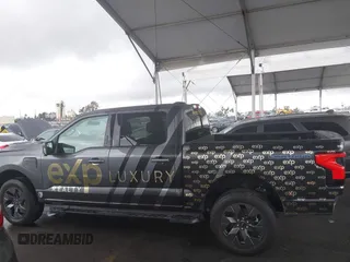 2022 Ford F-150 Lightning Pro z VIN 1FTVW1EL8NWG14070, wystawiony jako IAAI lot #41776980 z przebiegiem 14 812 mil mil oraz . Historia ofert i sprzedaży dostępna na DreamBid. Obrazek 15.