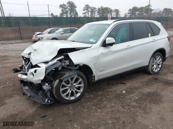 2016 BMW X5 xDrive35i with VIN 5UXKR0C57G0P24296, listed as a IAAI auction lot 41815189 with 116,084 mi miles. Bid and sale history available at carsss.com. Image 2.