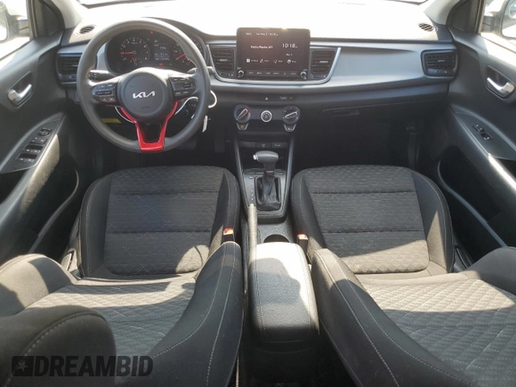 2023 Kia Rio S z VIN 3KPA24AD4PE561052, wystawiony jako Copart lot #55316785 z przebiegiem 94 184 mil mil oraz Nie do naprawy • Non repairable. Historia ofert i sprzedaży dostępna na DreamBid. Obrazek 8.