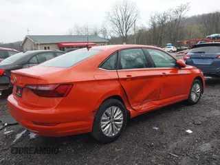 2020 Volkswagen Jetta S z VIN 3VWCB7BU1LM047424, wystawiony jako IAAI lot #41989854 z przebiegiem 36 020 mil mil oraz . Historia ofert i sprzedaży dostępna na DreamBid. Obrazek 4.
