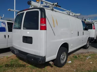 2016 GMC Savana Cargo z VIN 1GTW7AFF9G1194121, wystawiony jako IAAI lot #41978935 z przebiegiem 91 469 mil mil oraz . Historia ofert i sprzedaży dostępna na DreamBid. Obrazek 4.
