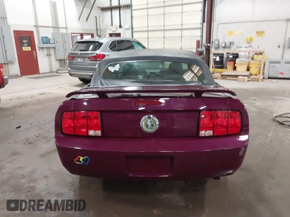 2005 Ford Mustang Deluxe with VIN 1ZVFT84N555227763, listed as a IAAI auction lot 41692270 with 150,423 mi miles. Bid and sale history available at carsss.com. Image 16.